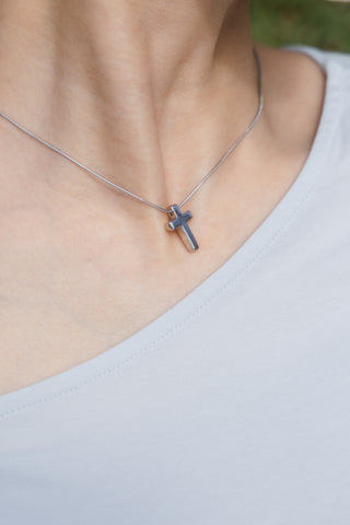 Motif necklace ( cross )