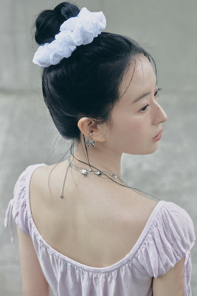 Jumping motion necklace