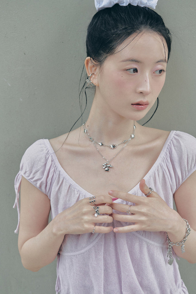 Jumping motion necklace