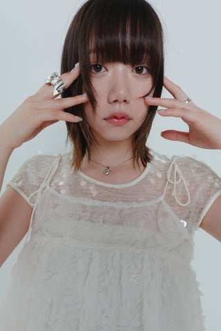 <tc>Present ribbon necklace</tc>