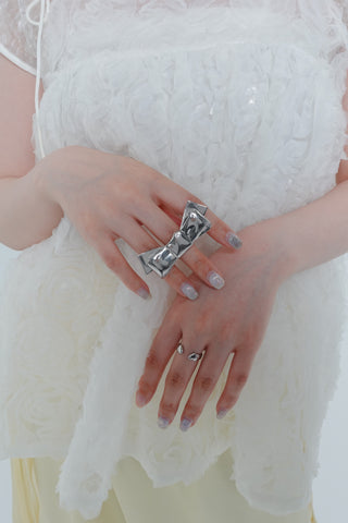 Bold ribbon ring