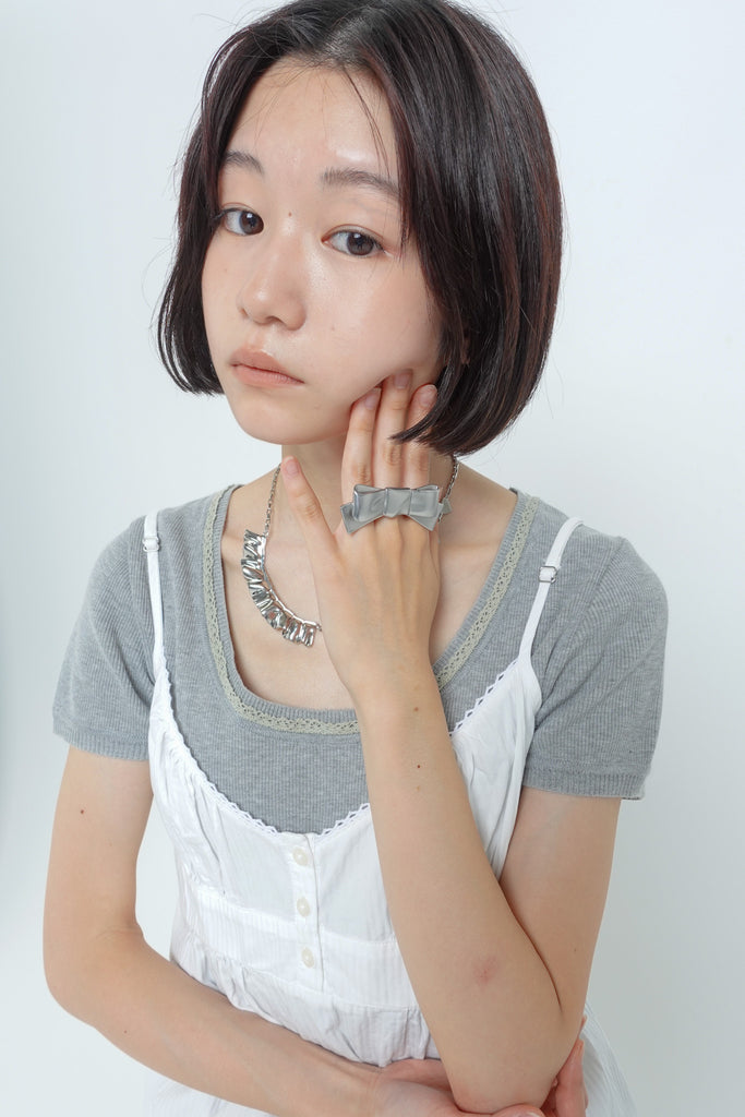 Bold ribbon ring