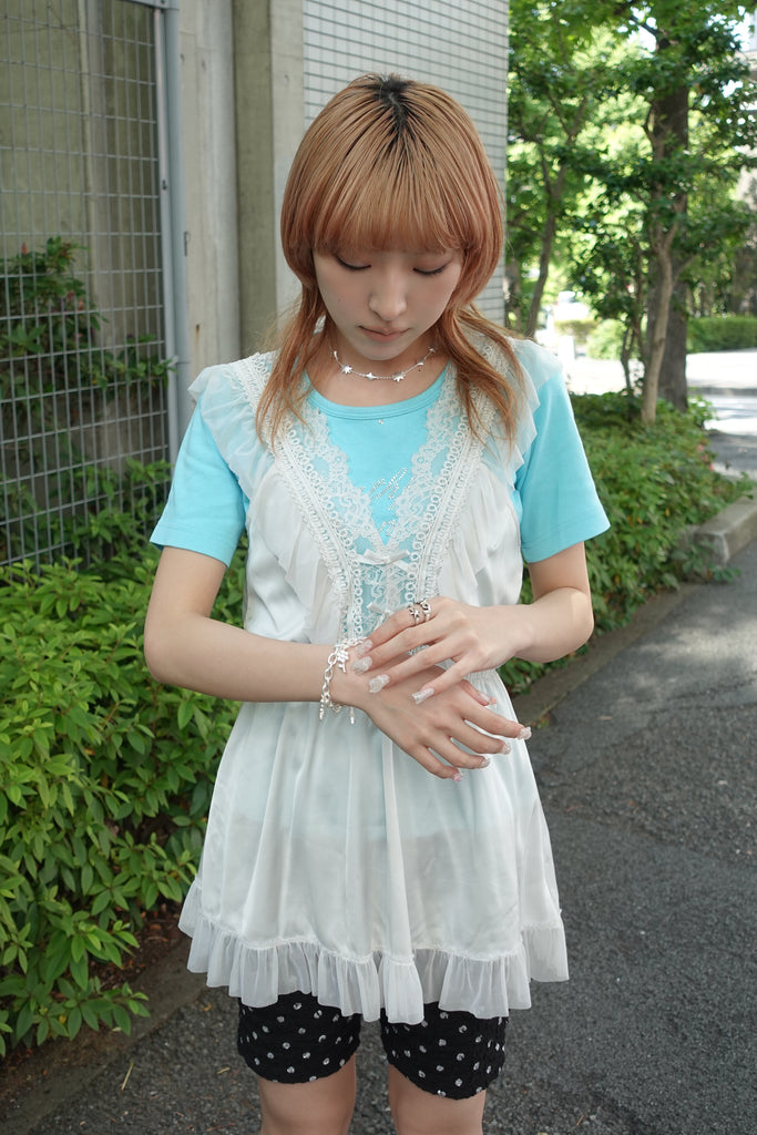 Jumping motion necklace