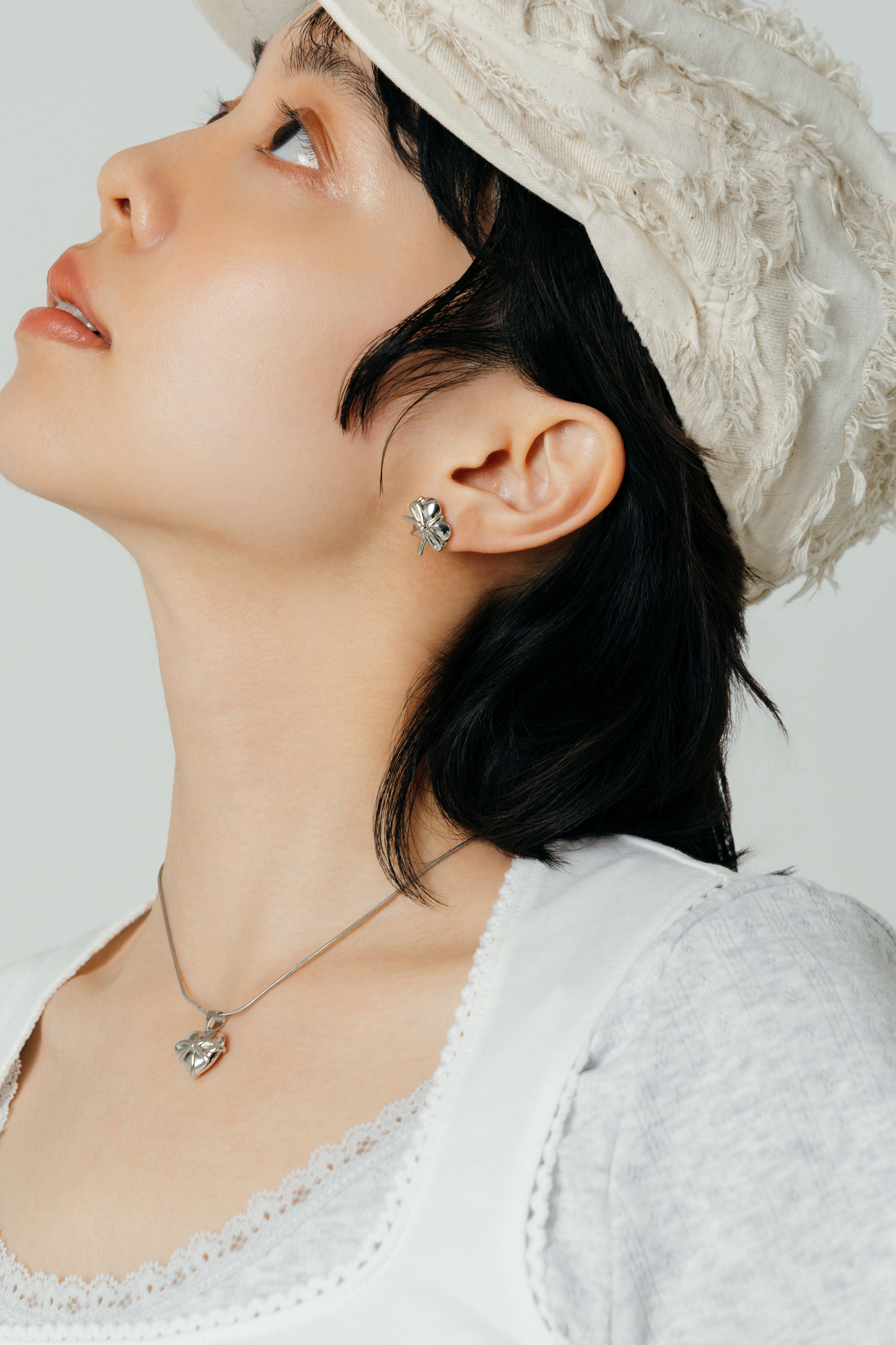 Present ribbon pierce – 33club