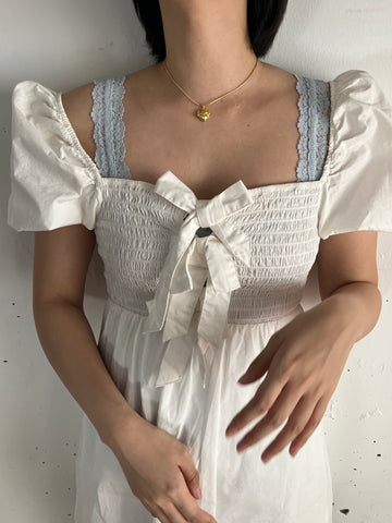 Present ribbon necklace