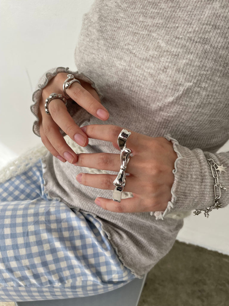 Open wind ribbon ring