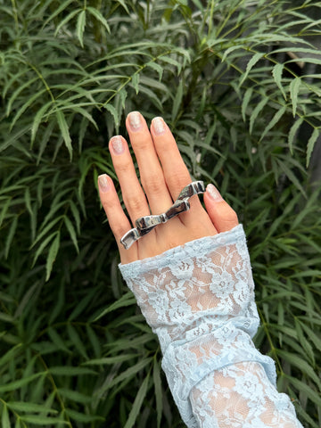 Open wind ribbon ring