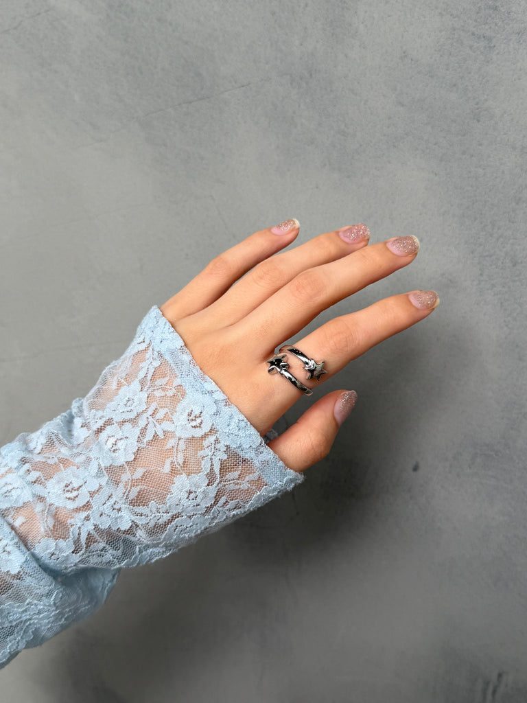 Open twist hexagram ring