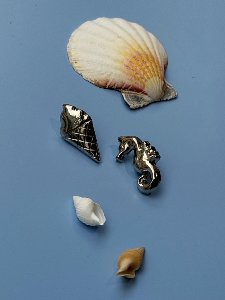 Sea treasures sea horse badge